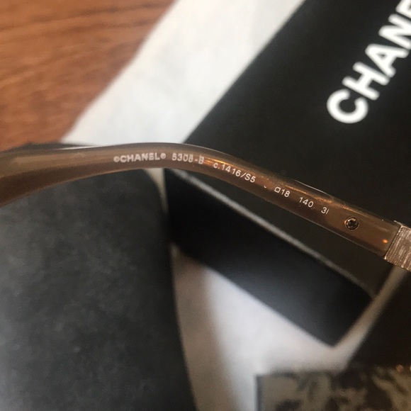 New in the Box Chanel Singlasses with Rhinestones - Picture 3 of 8